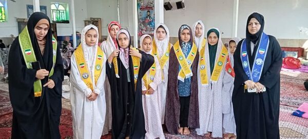 اعتکاف دانش‌آموزی در مسجد امام حسین(ع) روستای تپه‌گجی منطقه بیرانوند 