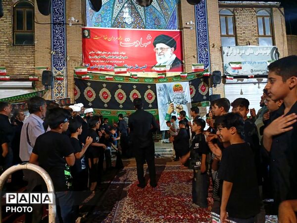 نوای «احلی من العسل» مقابل مسجد جامع حاجی‌آباد
