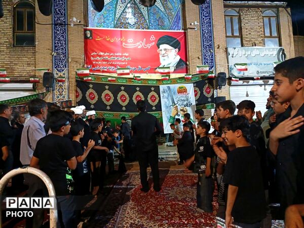 نوای «احلی من العسل» مقابل مسجد جامع حاجی‌آباد