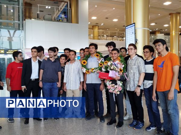 استقبال از دانش‌آموزان طلایی المپیاد جهانی زیست‌شناسی و ریاضی در مشهد