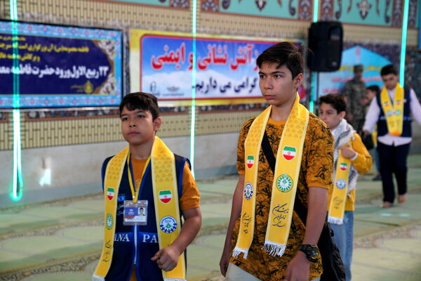 حضور پرشور دانش‌آموزان عضو سازمان دانش‌آموزی در نمازجمعه اصفهان