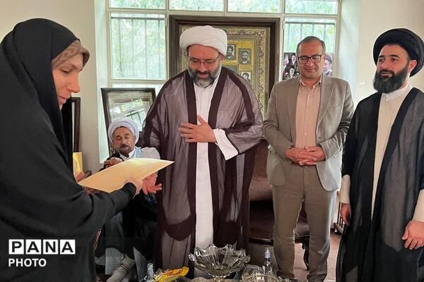 آیین تقدیر از اعضای ستاد نماز جمعه فیروزکوه با حضور مدیر دفتر نمایندگی شورای سیاست‌گذاری ائمه جمعه استان تهران