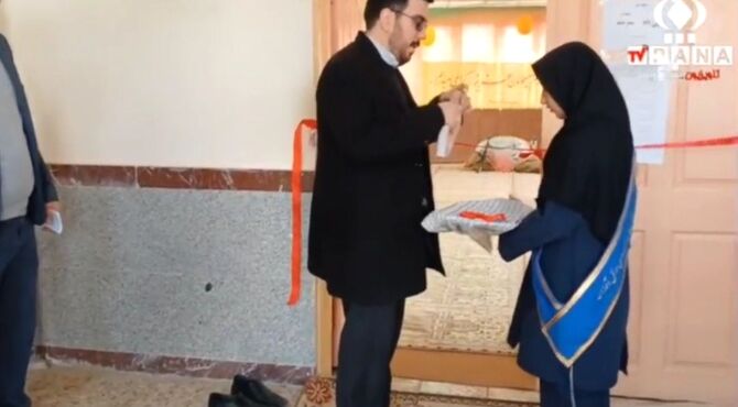 افتتاح نمایشگاه دانش‌آموزی دبیرستان اندیشه کامیاران