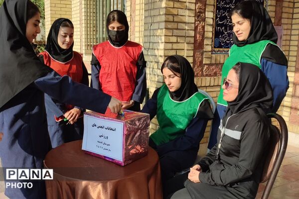 المپیاد ورزشی درون‌مدرسه‌ای در دبیرستان دخترانه اندیشه بهارستان‌دو