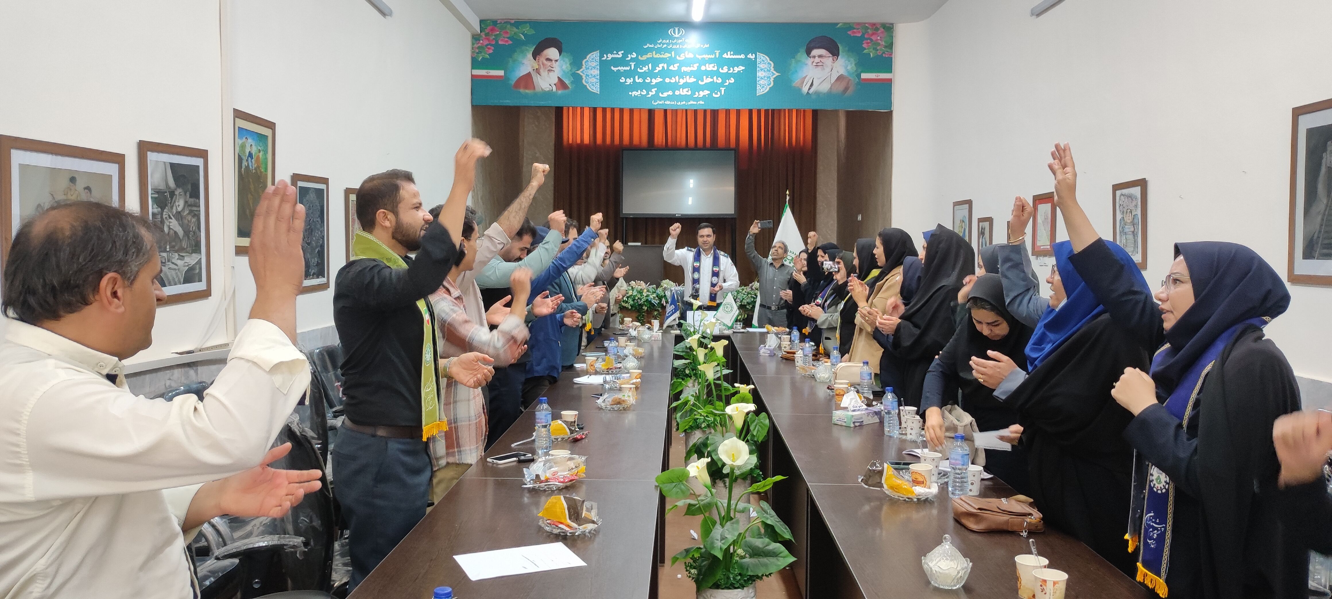 جلسه تقدیر از عوامل اجرایی همایش بزرگ یاوران مقاومت در کانون باهنر بجنورد