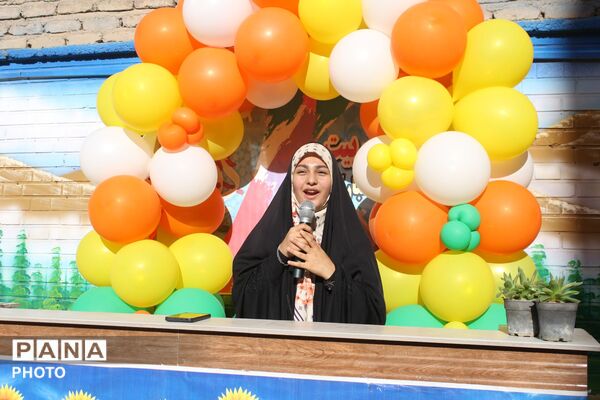 به صدا در آمدن زنگ مدرسه در دبیرستان ساره ورامین 