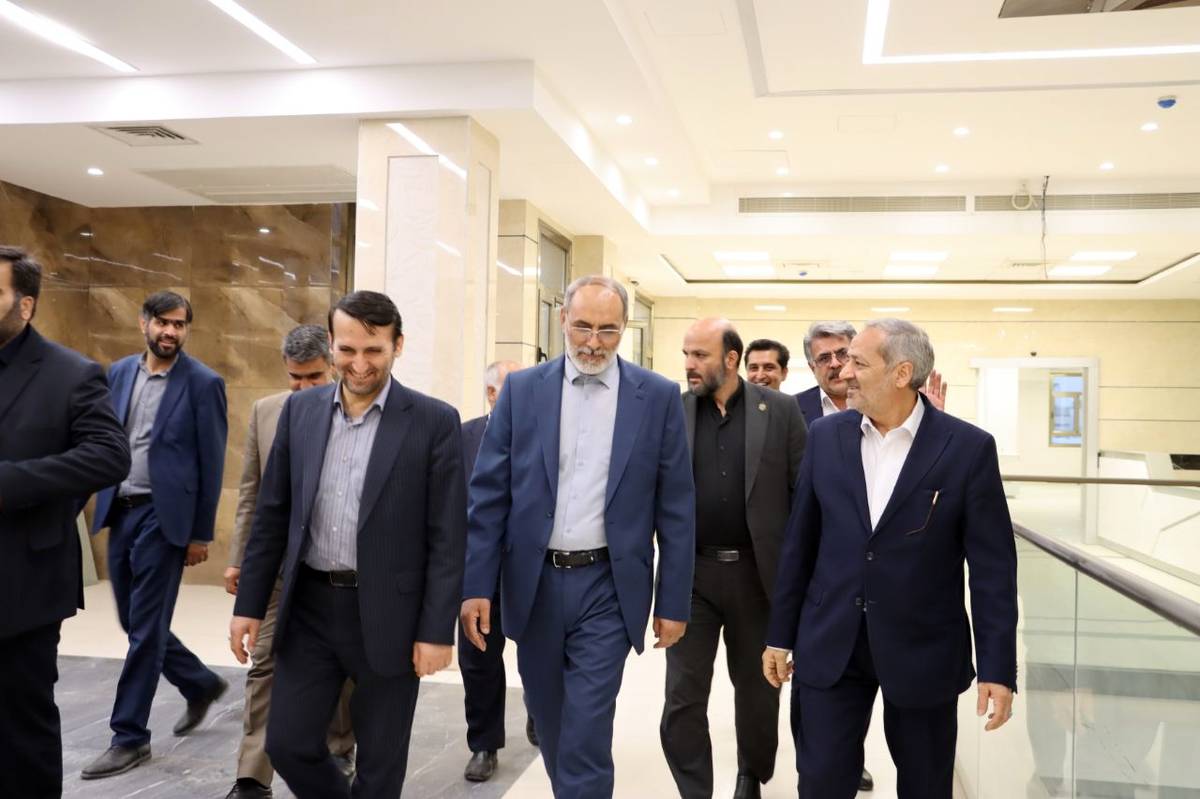 بازدید وزیر آموزش و پرورش از پروژه بیمارستان در دست ساخت زاهدان