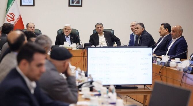 عارف: تا دستیابی به تصمیم نهایی، هیچ مسئولی حق اظهارنظر شخصی درباره بنزین ندارد