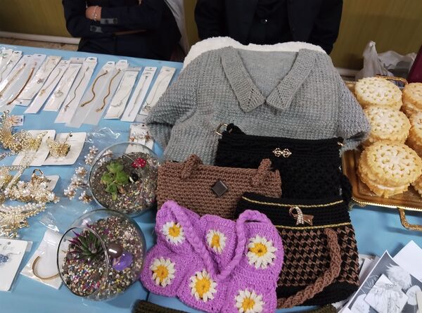 بازارچه هنرهای دستی هنرستان آفرینش منطقه رضویه