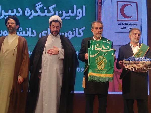 اولین کنگره دبیران استانی کانون‌های دانشجویی هلال احمر 