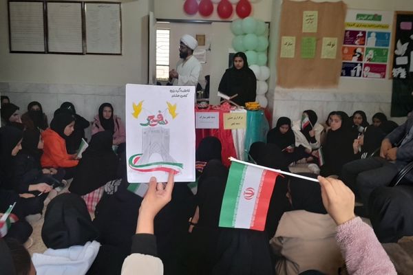 جشن دهه فجر و نیمه شعبان در دبیرستان سبحان و مائده شلیل