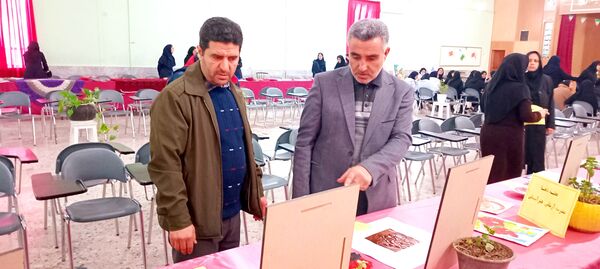 نمایشگاه هفته هنرهای مدرسه (ماها) در دبیرستان سمیه بجنورد
