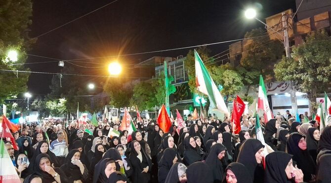 بدرقه یک قهرمان از خیابان ایران ملایر
