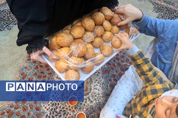 آموزش قرآن به افراد کم سواد یا بی سواد در مسجد آل یاسین 