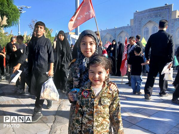 بدرقه باشکوه و میلیونی رهبر شهید در قلب مشهد مقدس