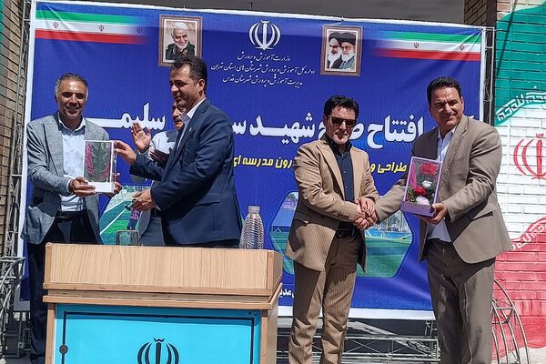 آیین افتتاحیه زمین چمن ورزشی در قالب طرح «شهید سردار سلیمانی» در شهرستان قدس