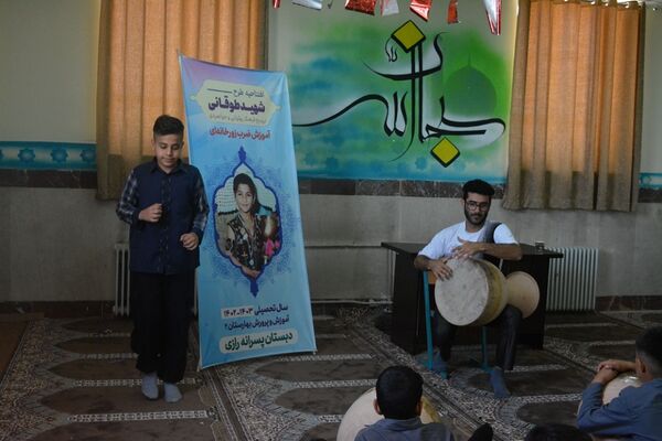 آموزش ضرب زورخانه‌ای در دبستان رازی ناحیه دو بهارستان