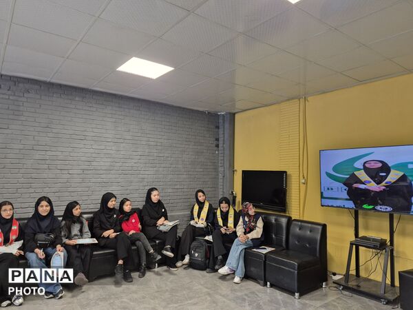 تقدیر از دانش‌آموزان غرفه‌های «بر مدار ایران» و دورهمی صمیمانه با مدیر سازمان دانش‌آموزی خراسان رضوی