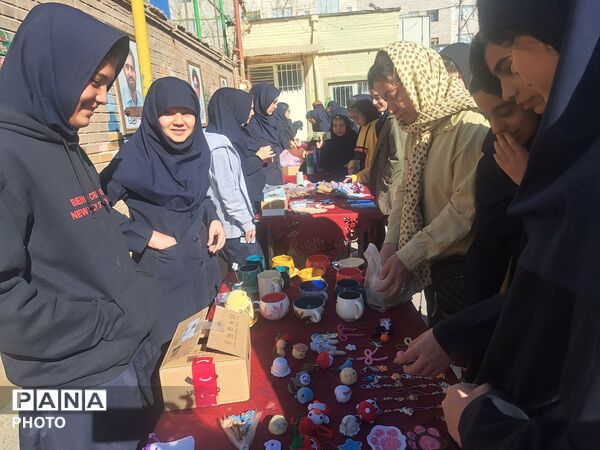 بازارچه دانش‌آموزی در دبیرستان علی افشارنژاد