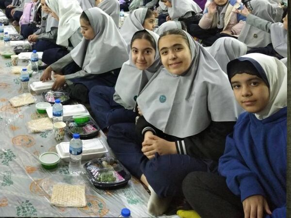 برپایی ضیافت افطاری در دبستان آزادی 