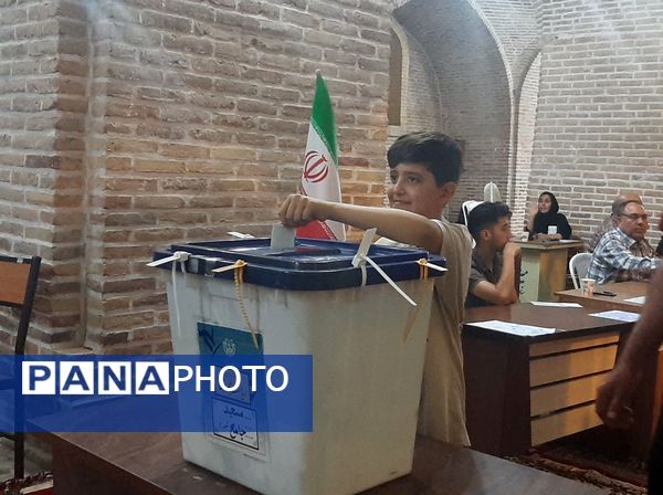 حضور مردم ولایتمدار نیشابور پای صندوق‌های رای