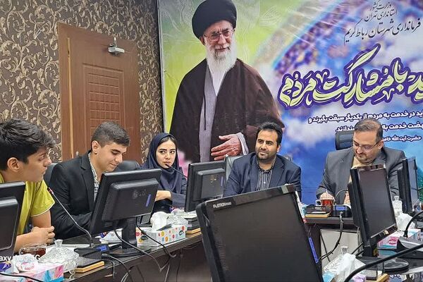 نشست صمیمی فرماندار شهرستان رباط کریم با دانش‌آموزان نخبه فرهنگی و خبرنگاران پانا