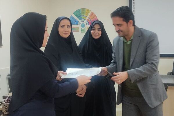 هنرهایی که نفس میکشند؛ با هنرمندی دانش‌آموزان دبستان امید بهارستان‌دو