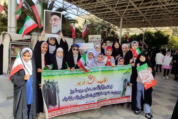 حضور با شکوه مردم زرقان در راهپیمایی 22 بهمن ماه