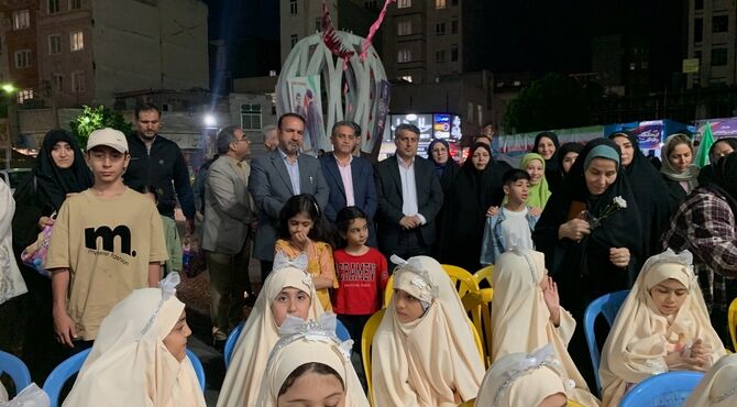 جشن تکلیف دختران: بیعتی با رهبر جدید در قلب میدان، در یاد رهبر شهید