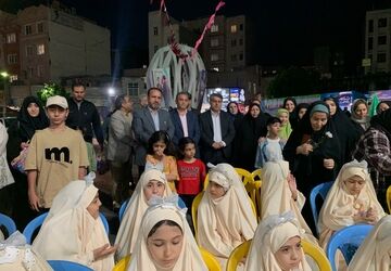 جشن تکلیف دختران: بیعتی با رهبر جدید در قلب میدان، در یاد رهبر شهید
