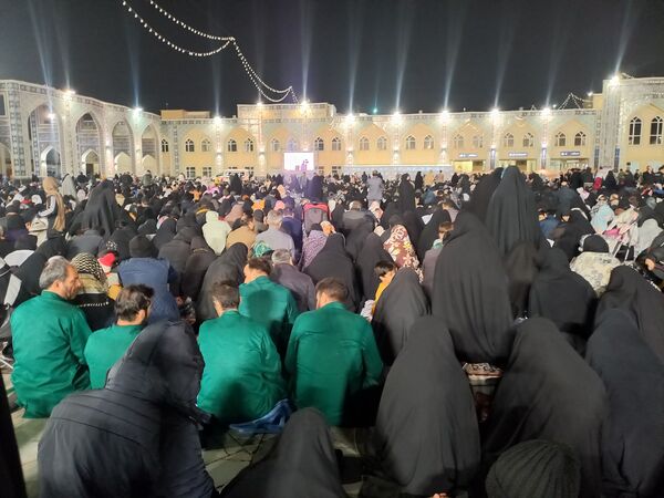 ساعاتی در آغوش پروردگار در حرم مطهر رضوی