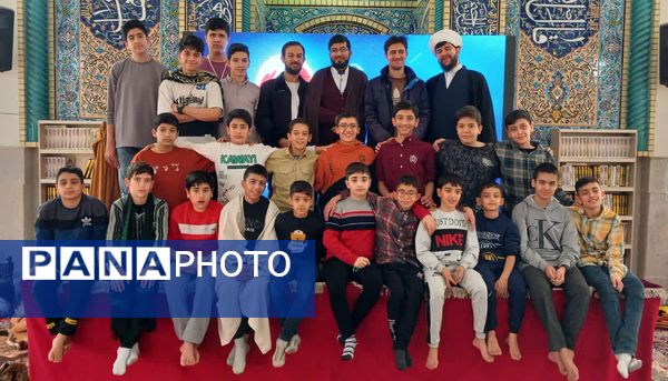  حس و حال معنوی دانش آموزان شرکت کننده در اعتکاف دانش آموزی مسجد مصلی طوقچی اصفهان