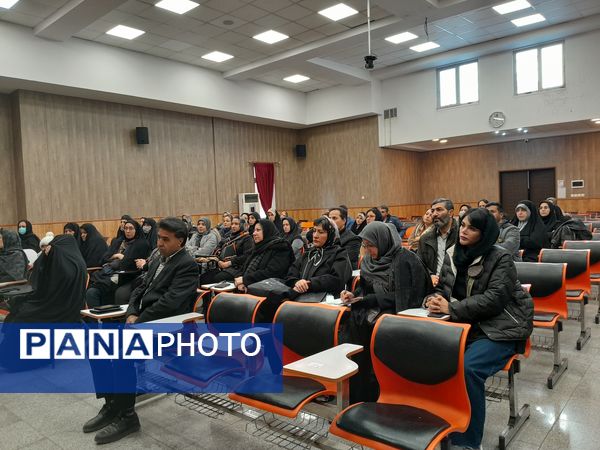 کارگاه حرکات اصلاحی ویژه والدین و غربالگری دانش‌آموزان در دبیرستان مصلی‌نژاد حضرت زهرا(س)