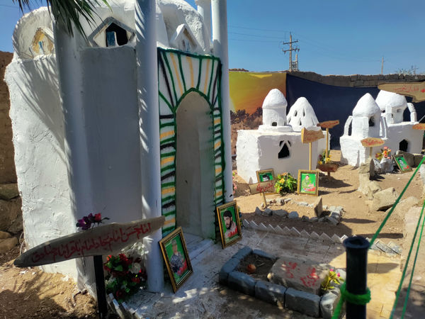 نمایشگاه غنچه‌های خونین در روستای باقرآباد