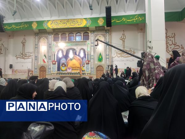 اجتماع دختران دانشجو در حرم مطهر حضرت معصومه (س) به مناسبت روز دختر  