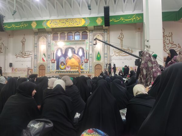 اجتماع دختران دانشجو در حرم مطهر حضرت معصومه (س) به مناسبت روز دختر  