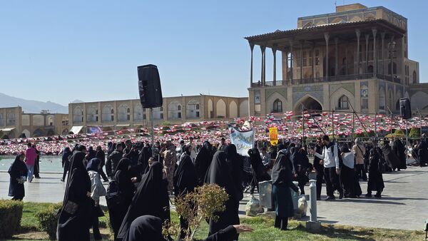 راهپیمایی باشکوه روز ۱۳ آبان در میدان امام خمینی(ره) اصفهان 