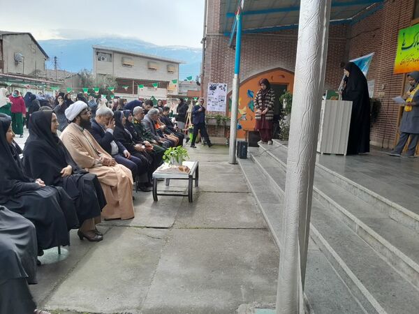 برپایی بازارچه کار و دانش‌آموزی در مدرسه شاهد شهرستان کردکوی
