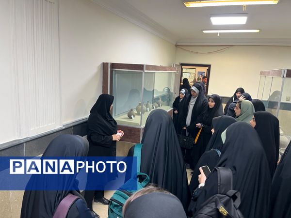 گفتمان نماز با حضور دانش‌آموزان دختر شهر قدس