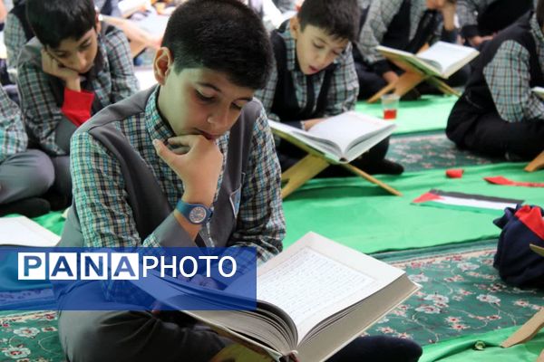 محفل انس با قرآن با حضور دانش‌آموزان سمنانی