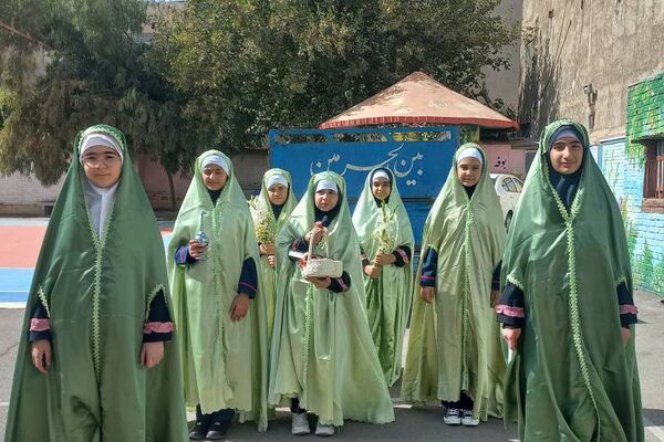 از درس تا دفاع مقدس،دانش آموزان پای کار یاد شهدا با طنین صدای زنگ مقاومت و ایثار 