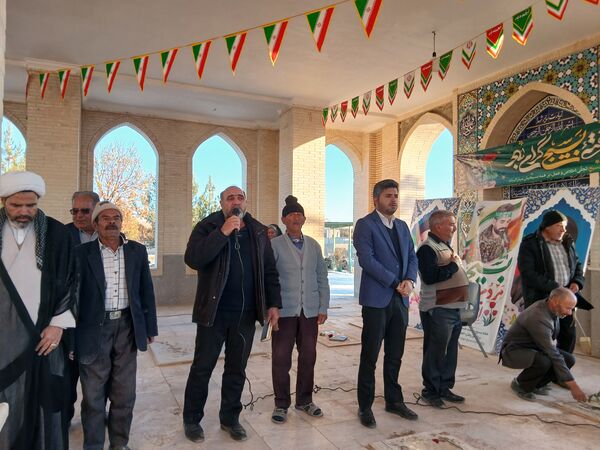 غبارروبی از قبور مطهر شهدا در شهر بخ