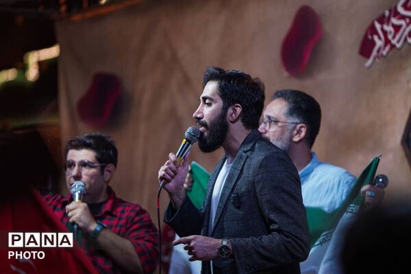 شبی که «محفل» به میدان شهید طهرانی مقدم آمد؛ قاب‌هایی از اقتدار مردم ایران