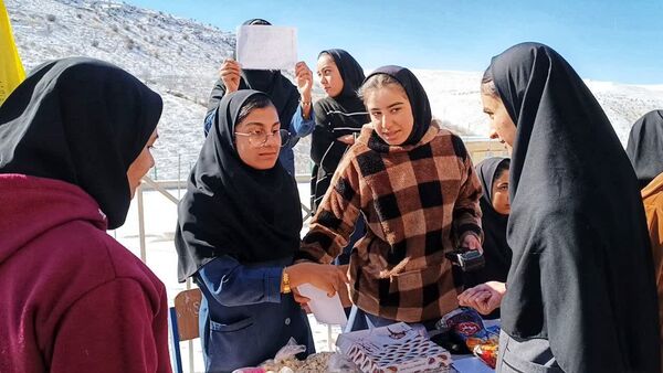بازارچه کسب و کار دانش‌آموزی مدرسه الزهرا شهرستان مارگون