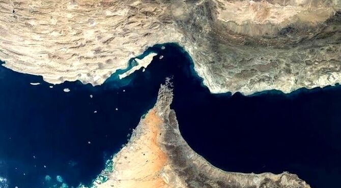 وضعیت تنگه هرمز به حالت قبل برگشت/ تنگه تحت مدیریت و کنترل شدید نیروهای مسلح قرار دارد