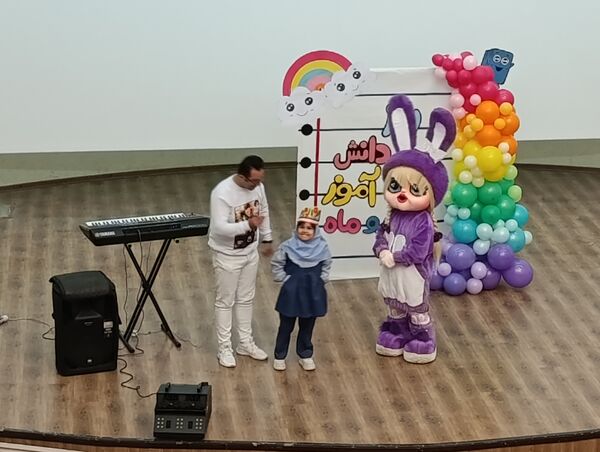 برگزاری جشن روز دانش آموز در مدرسه مهر و ماه آشخانه  
