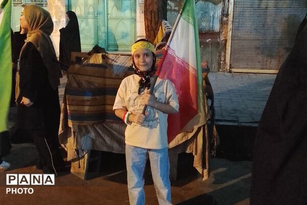 کوچک‌ترین حاضران شهرک انقلاب؛ کودکان در قاب یک اجتماع مردمی