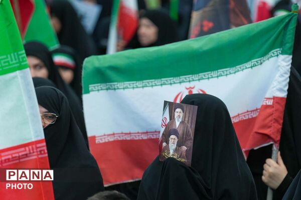 اجتماع بانوان انقلابی به مناسبت چهلم قائد امت و شهدای میناب در مسجد جمکران 
