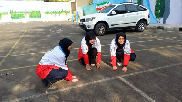 برگزاری مانور زلزله در دبیرستان سردار شهید قاسم سلیمانی 