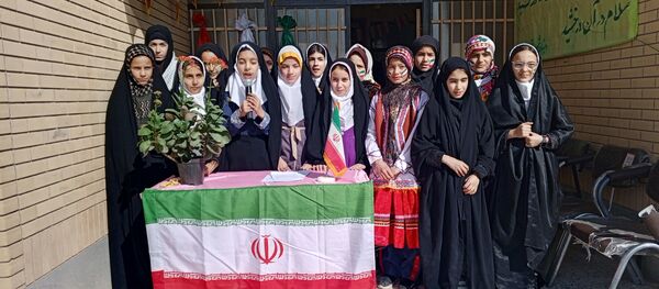 جشن دهه فجر در مدرسه شهید معتمدی